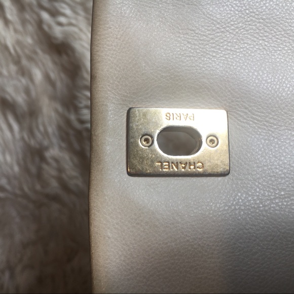 Chanel cream quilted bag GHW worn - Picture 6 of 10